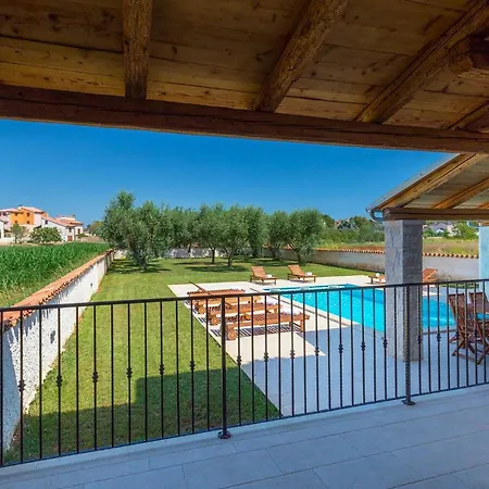 Holiday home Pomer *